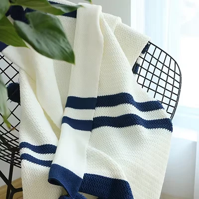 Stripe Cute Ball Tassel Blanket